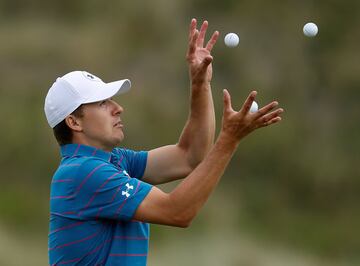 El golfista estadounidense Jordan Spieth durante la ronda de pr¨¢ctica del British Open.