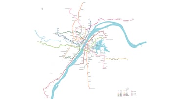 La capital de la provincia de Hubei dispone de un metro inaugurado el 28 de julio de 2004 y con una longitud de 339 kilómetros con 228 estaciones (nueve líneas en total).