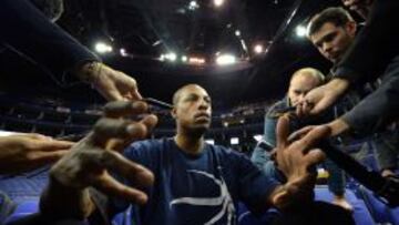 Paul Pierce, atendiendo a la prensa en el O2 Arena londinense.