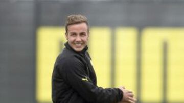 Mario G&ouml;tze se ejercita hoy durante el entrenamiento del Borussia para preparar el choque de ma&ntilde;ana ante el Real Madrid.