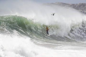 El surfista hawaiano ya acudió a Portugal con la licra amarilla de número uno del mundo, dispuesto a defender el título conseguido en 2016.