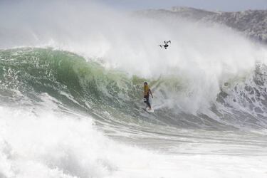 Este joven surfista logra una marca histórica en el circuito