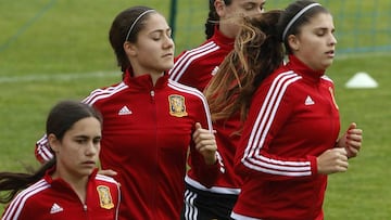 Laia Aleixandri, en el centro, en el entrenamiento del pasado viernes.