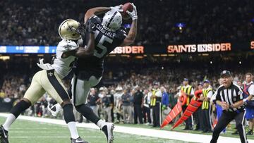 Sep 11, 2016; New Orleans, LA, USA; Oakland Raiders wide receiver Michael Crabtree (15) makes a catch for a two-point conversion while defended by New Orleans Saints cornerback Ken Crawley (46) late in the fourth quarter at the Mercedes-Benz Superdome. The Raiders won 35-34. Mandatory Credit: Chuck Cook-USA TODAY Sports