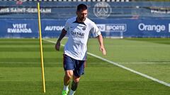 PARIS, FRANCE - AUGUST 11: Leo Messi runs with the ball during a Paris Saint-Germain training session on August 11, 2022 in Paris, France. (Photo by Aurelien Meunier - PSG/PSG via Getty Images)