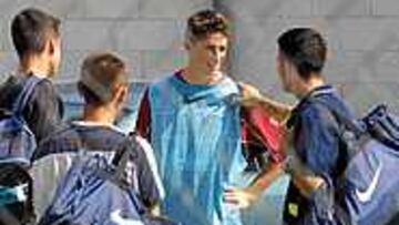 <B>UN EJEMPLO A SEGUIR</B>. Tanto el Atlético como los chavales tienen un mismo objetivo: ser el próximo Fernando Torres.