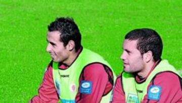 <b>A LA ESPERA. </b>Diego Castro y Lora terminan contrato en 2011, pero el club quiere que sigan.