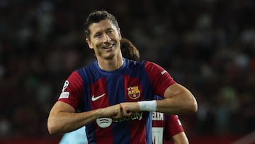 Robert Lewandowski anotó en la goleada del FC Barcelona al Royal Antwerp, con lo que llegó a 100 goles en UEFA; Messi y Cristiano son los otros en la lista.