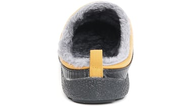 El truco para mantener los pies calientes en invierno lo tienen estas zapatillas de estar por casa