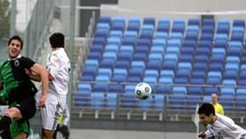 <b>ESTRATEGIA. </b>Gary remata un córner botado por Sarabia para hacer el 3-1.