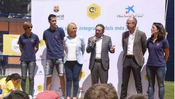 Busquets inaugura un campo de fútbol en su localidad natal
