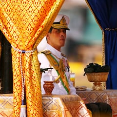 Este es el rey más rico del mundo: tiene 17.000 casas, 38 jets privados, 300 coches y 52 barcos de lujo