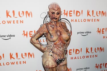 Sin duda, uno de los disfraces más terroríficos fue el que lució en 2019, poniéndose en la piel de un alien con todo lujo de detalles, cables y heridas por todo su cuerpo.