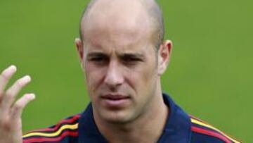 Pepe Reina, operado de una hernia, volverá en un mes
