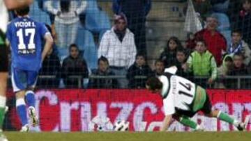 <b>NOVENO. </b>Pinillos transforma el noveno penalti en contra del Geta.