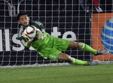 México- Ecuador. Jesús Corona detuvo un penalti.