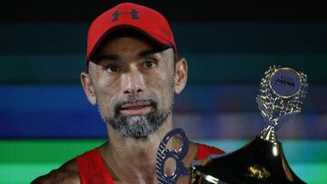 Tenis, Marcelo Rios vs Nicolas Lapentti
 El retirado tenista chileno Marcelo Rios celebra con el trofeo tras el partido de exibicion contra el ecuatoriano Nicolas Lapentti disputado en el Arena Monticello de Rancagua, Chile.
 21/12/2018
 Andres Pina/Photosport
 
 Tennis, Marcelo Rios vs Nicolas Lapentti
 Former chilean tennis player Marcelo Rios holds the trophy after the exhibition match against ecuadorian Nicolas Lapentti held at the Arena Monticello in Rancagua, Chile.
 21/12/2018
 Andres Pina/Photosport