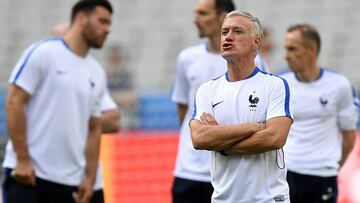 Lloris and Deschamps play down favourites tag