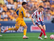 Angel Correa (L) of Tigres fights of the ball with Sebastien Salles-Lamonge (R) of San Luis during the 17th round match between Tigres UANL and Atletico de San Luis as part of the Liga BBVA MX, Torneo Apertura 2025 at Universitario Stadium, on November 08, 2025 in Monterrey, Nuevo Leon, Mexico.