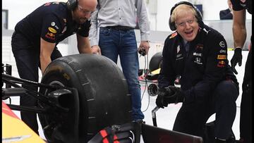 Boris Johnson visit&oacute; la f&aacute;brica de Red Bull en Milton Keynes a principios de diciembre.