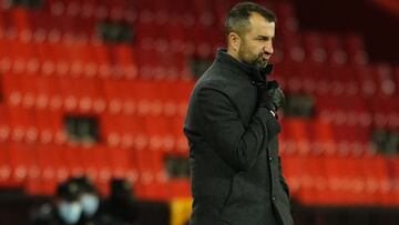 Diego Martínez en el banquillo del Granada.