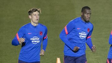 Marcos Llorente y Kondogbia, en el entrenamiento del Atl&eacute;tico