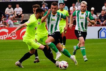 Manu Hernando, ahora en el Amorebieta, jugó en el Racing en la 2019/20.