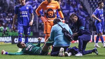 Kevin Mier of Cruz Azul during the 17th round match between Cruz Azul and Pumas UNAM as part of the Liga BBVA MX, Torneo Apertura 2025 at Cuauhtemoc Stadium, on November 08, 2025 in Puebla, Mexico.