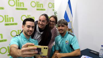 Ramón y Kevin, en un acto de firmas organizado por el Málaga CF.