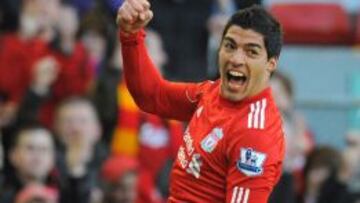 Luis Suárez celebra un tanto con el Liverpool.