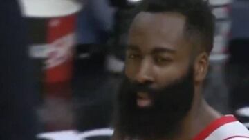 Vas perdiendo de 33 y encima el árbitro te hace esto: la cara de Harden lo dice todo...