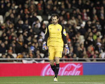 Tras el descenso del Villarreal a Segunda, el Sevilla Fútbol Club confirmó el fichaje de Diego López por 3 millones de euros. El 25 de enero de 2013 se confirma su fichaje al Real Madrid tras la fractura del guardameta madridista Iker Casillas que sufrió el 23 de enero de ese mismo año en un partido frente al Valencia C.F. 