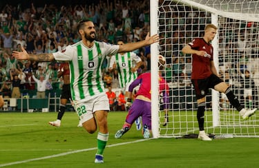 Isco estuvo seis meses sin equipo tras terminar su vinculación con el Sevilla. Pero en julio de 2023 fichó por el otro club de la capital andaluza. Firmó por el Betis para tomar el relevo de Sergio Canales, que se marchó al fútbol mexicano.  