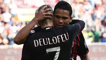 Carlos Bacca celebra su gol número 13 de la campaña