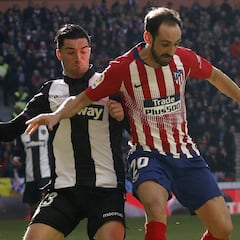 Juanfran volvió a destacar, esta vez como lateral izquierdo
