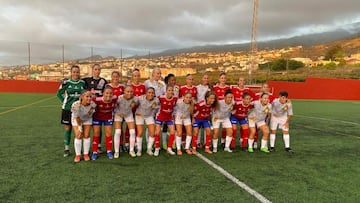 Las jugadoras del Real Unión de Tenerife y el Levante Las Planas en Copa de la Reina, partido suspendido por incomparecencia arbitral. (Foto: Levante Las Planas).