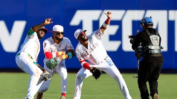 AME1662. GUADALAJARA (MÉXICO), 03/02/2026.- Jugadores de México Verde celebran este martes, tras ganar un partido de la Serie del Caribe de Béisbol 2026 frente a Panamá en el Estadio Panamericano en Guadalajara (México). EFE/ Francisco Guasco