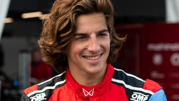 Roberto Merhi con el equipo Mahindra en Portland