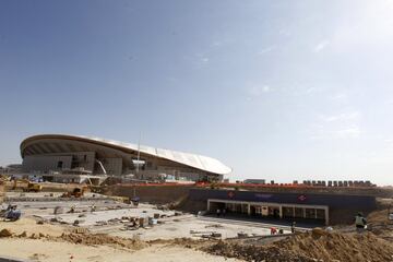Obras de acondicionamiento del exterior del Estadio y los accesos desde la estación de Metro.
