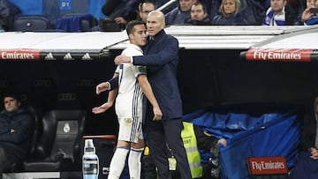 Zidane y Lucas se abrazan.