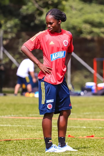 La Selección Colombia Femenina dejó atrás la celebración por clasificar al Mundial y los Juegos Olímpicos y se enfoca en la final de la Copa América ante Brasil este sábado en el Alfonso López de Bucaramanga.