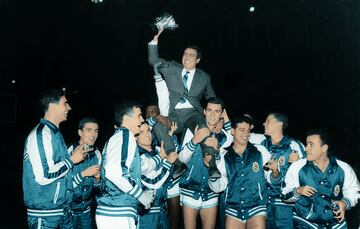 Pedro Ferrándiz, con el título de Liga de 1960.