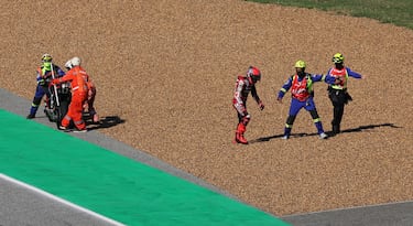 Marc Márquez de Ducati Lenovo pinchó la rueda de su moto y tuvo que abandonar la carrera del Gran Premio de Tailandia de MotoGP.