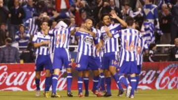 Los jugadores del Deportivo celebran el 1-0.