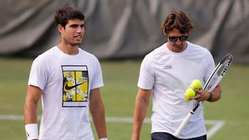 Carlos Alcaraz, con Juan Carlos Ferrero en Wimbledon.