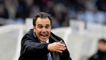 <b>CORRECCIÓN. </b>Lasarte grita en un partido para corregir un error.