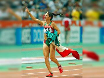 - La sonorense fue una de las atletas más dominantes del mundo a principios de siglo. Después de ganar el oro de los 400 metros planos en los Panamericanos de Winnipeg, en 1999, y el bronce en los Mundiales de Edmonton, se adjudicó la Golden League en 2002, en la que ganó ocho carreras al hilo. Su cumbre llegó en los Mundiales de París, donde se coronó como campeona del orbe con la mejor marca de su carrera: 48.89. Una lesión en 2004 le apartó del oro en los Juegos de Atenas; a pesar de ello, consiguió una honrosa plata.