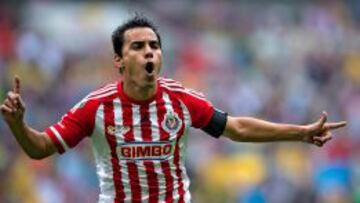 Omar Bravo celebra su tanto en el Estadio Azteca