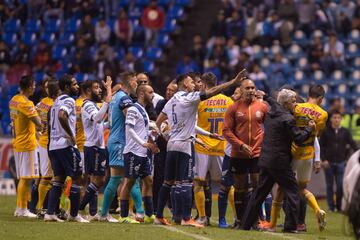 El Puebla le planteó juego a unos Tigres que no se guardaron nada a pesar de que se jugaran la final de la Concachampions esta semana. Lograron empatar con un gol de Alustiza que se lo gritó con todo al “Patón” Guzmán. Al final los dos tuvieron para ganar. Los Camoteros se jugaran su pase a la liguilla contra Tijuana.