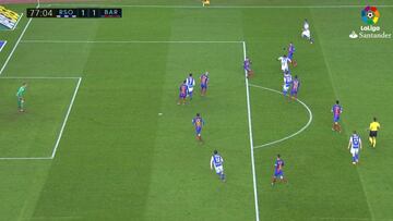 El guante en la pierna izquierda de Vela: el palo evitó el golazo